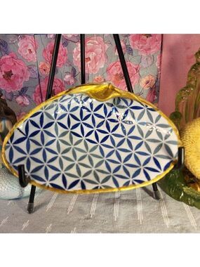 DECOUPAGE CLAM SHELL DECOUPAGE BLUE PATTERN CLAM SHELL TRINKET DISH